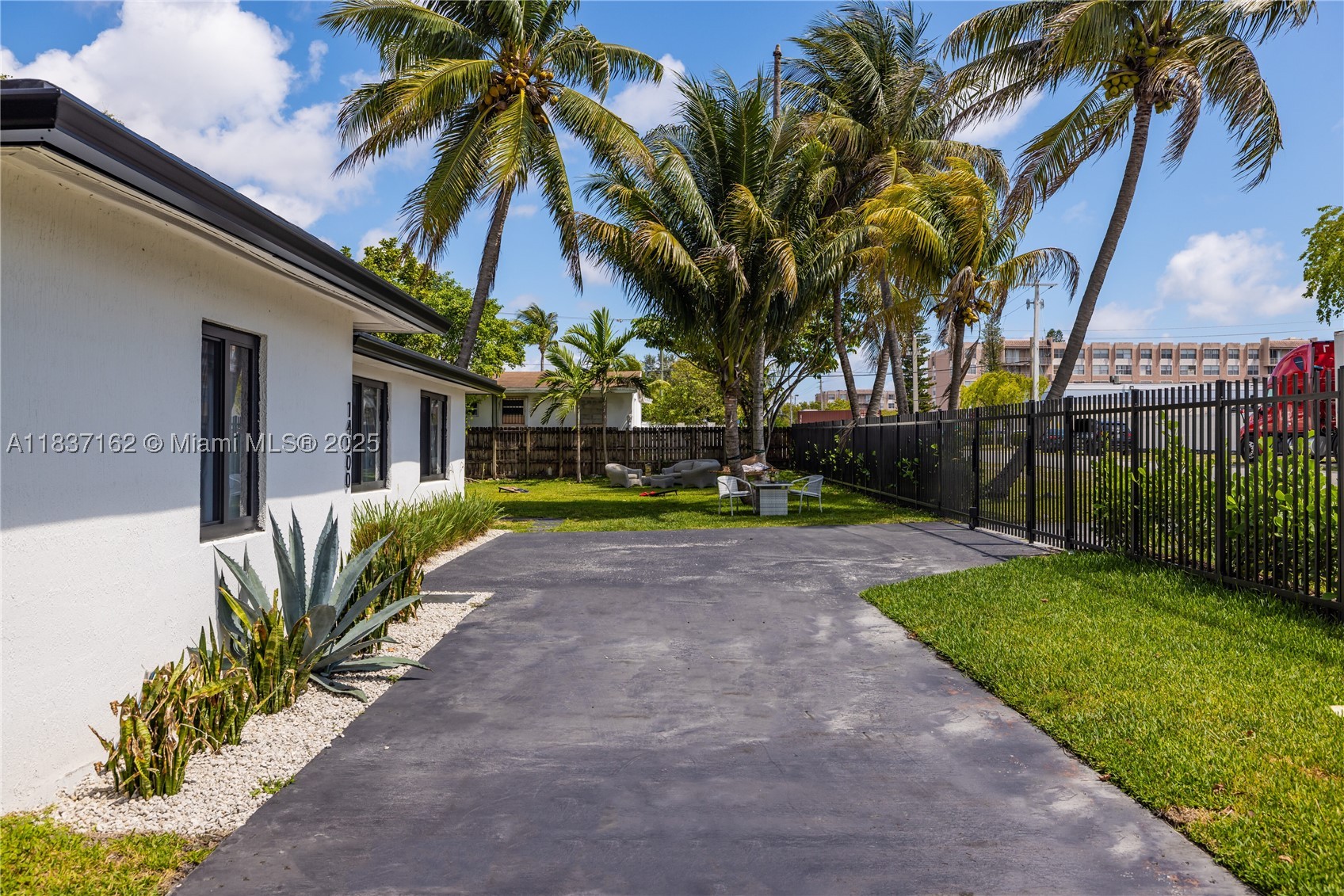 property viewer photo 7