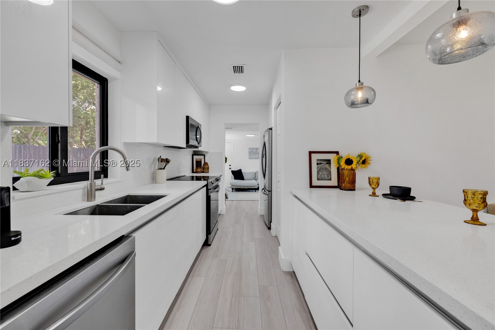property viewer photo 9
