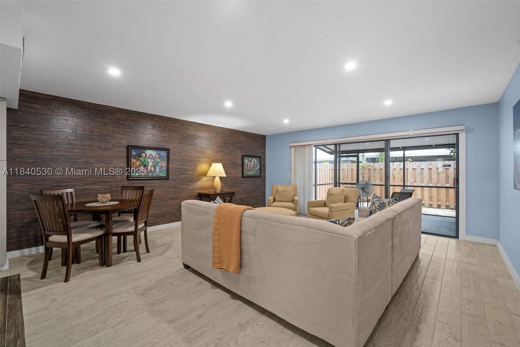 property viewer photo 3