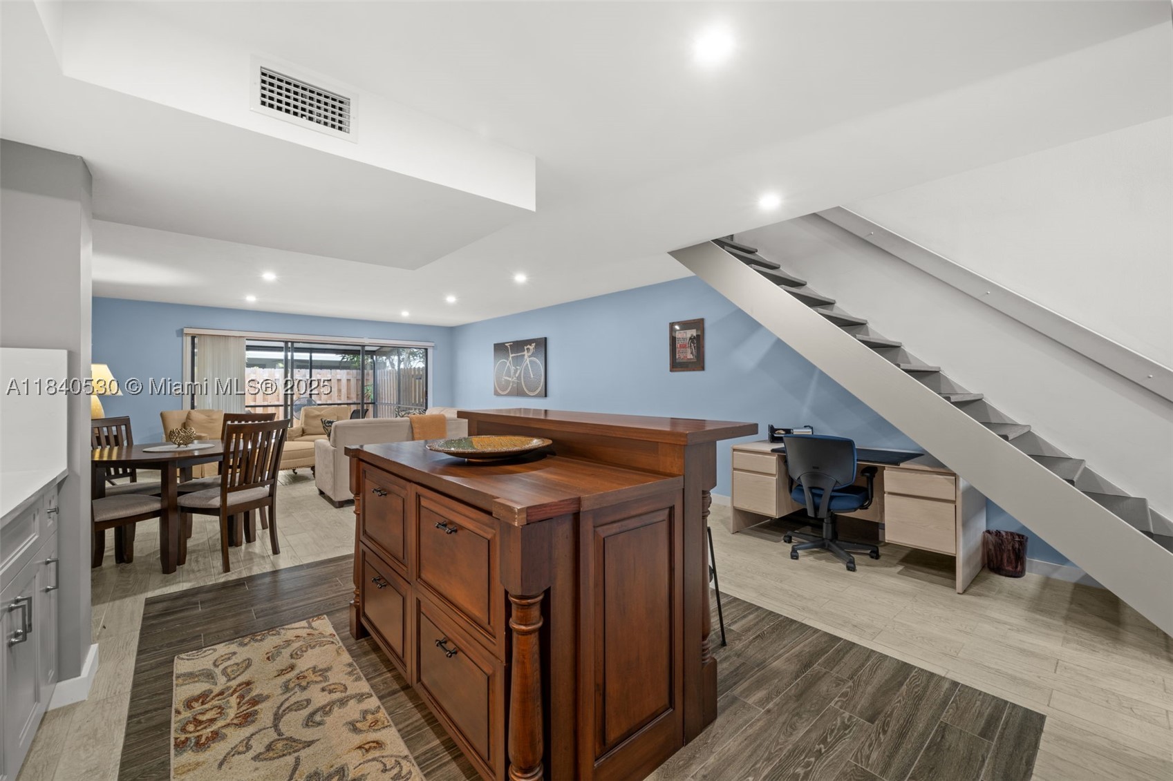 property viewer photo 6