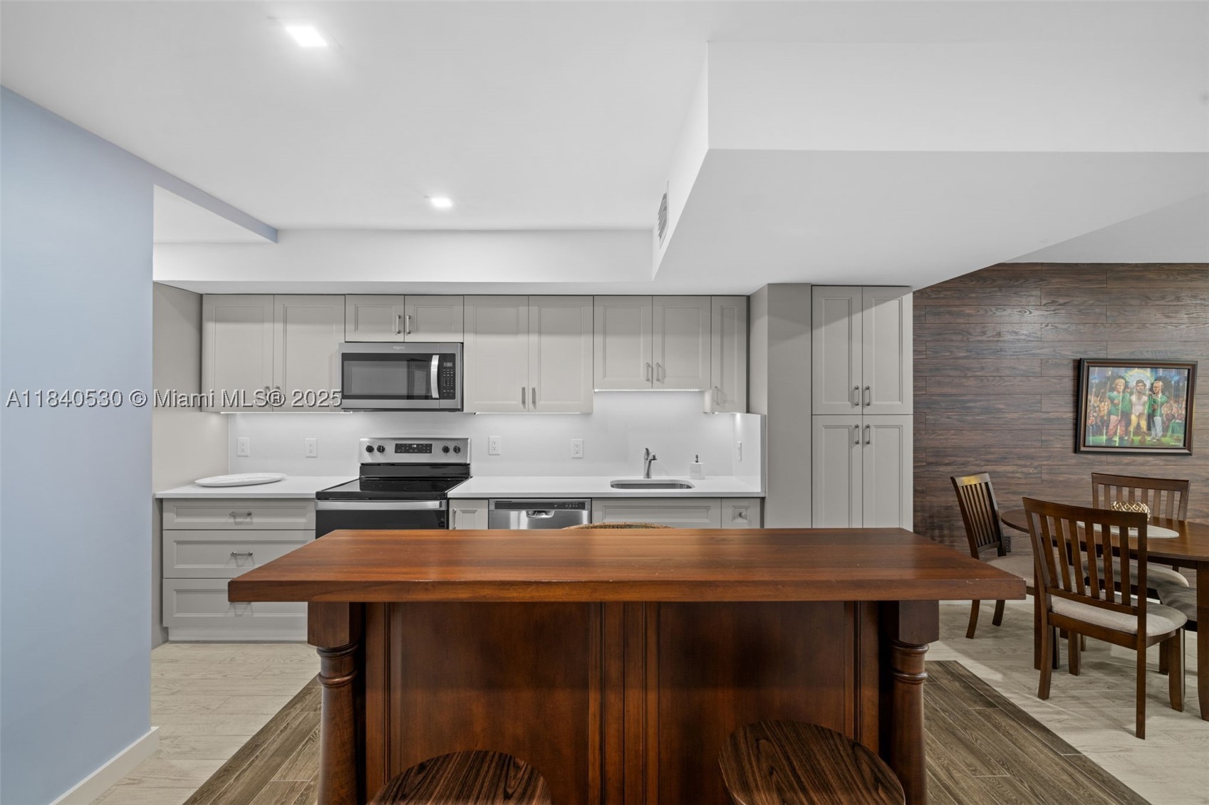 property viewer photo 7