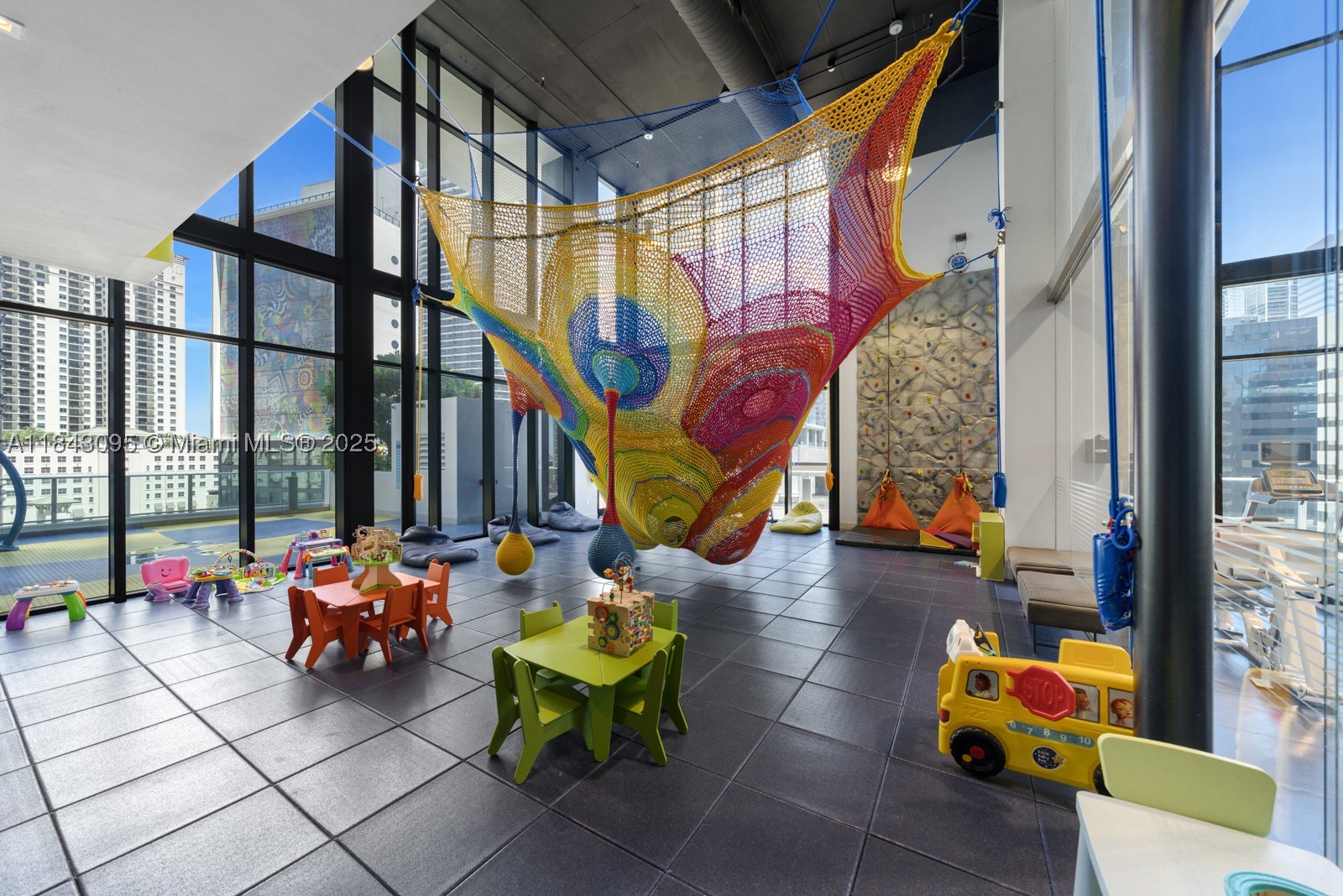 property viewer photo 31
