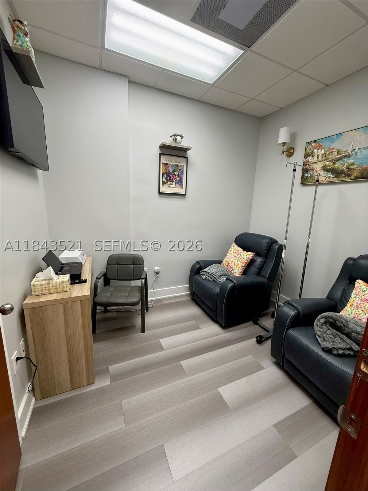 main property photo 30