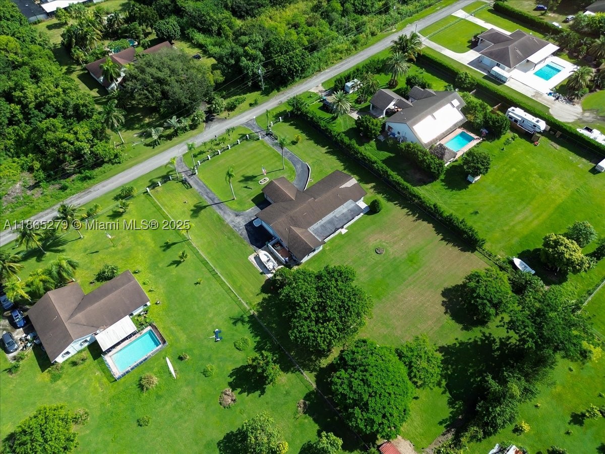 main property photo 22