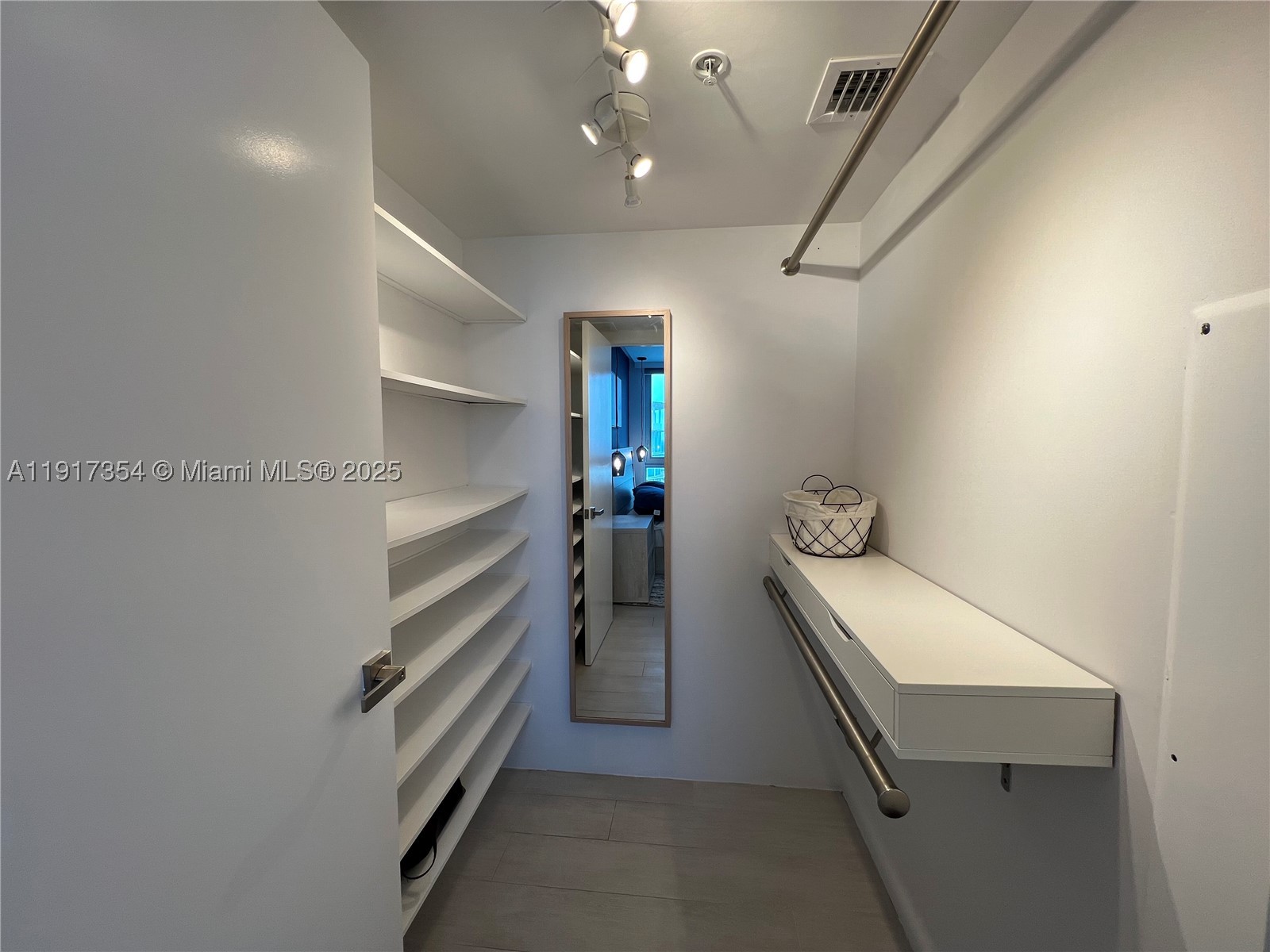 property viewer photo 22