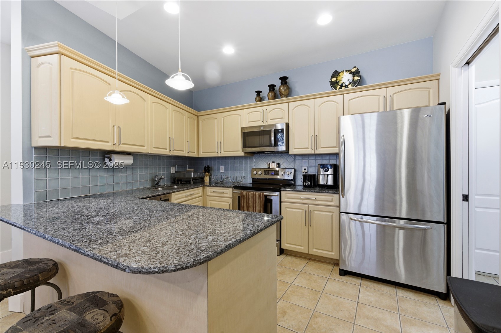 main property photo 16