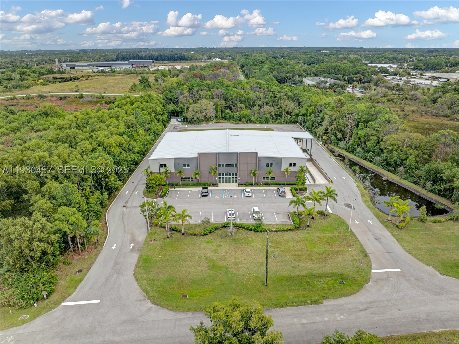 main property photo 40