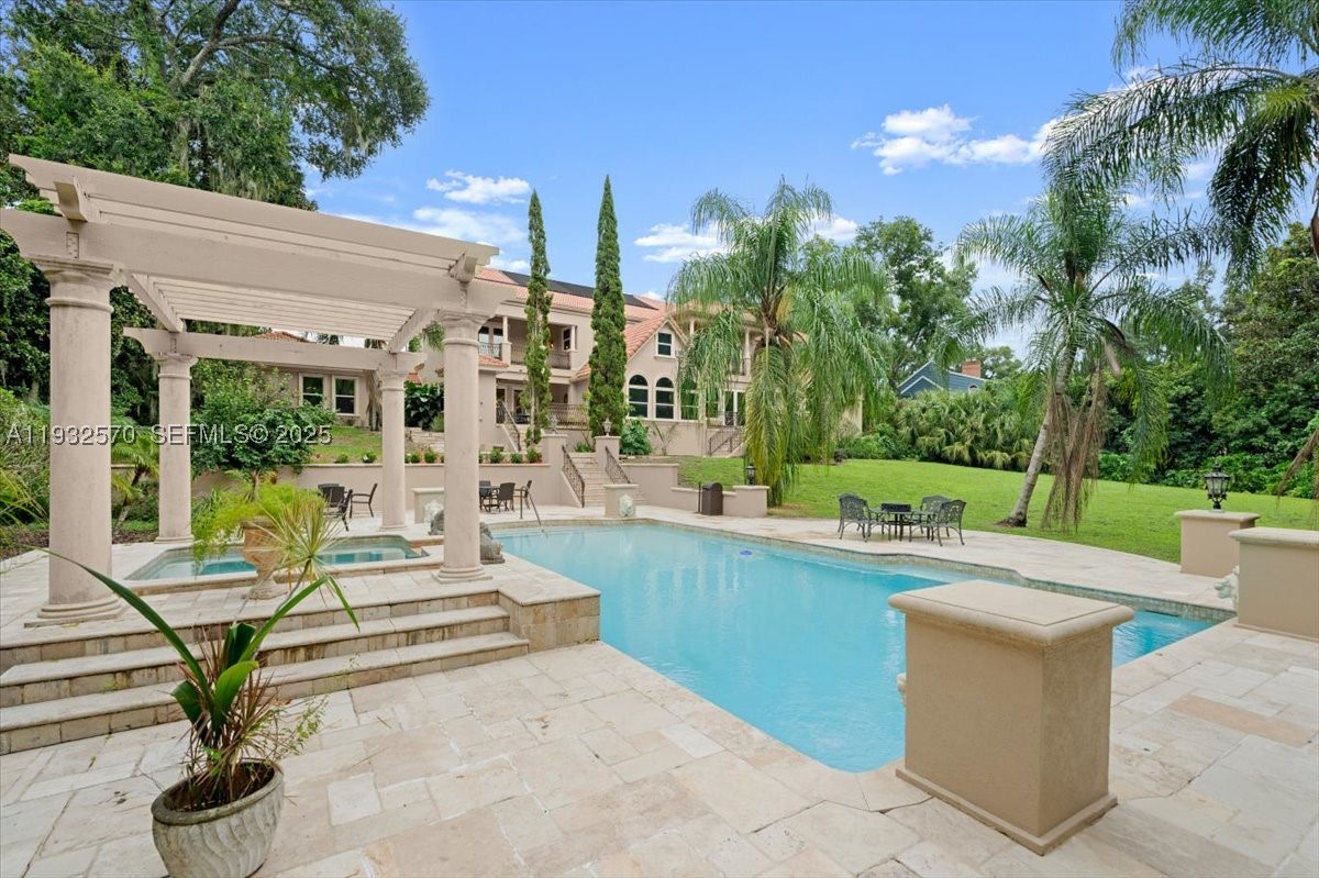 main property photo 10