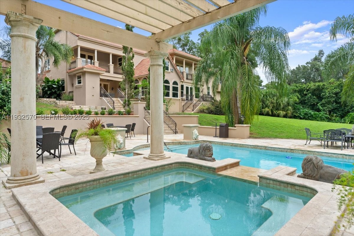 main property photo 11