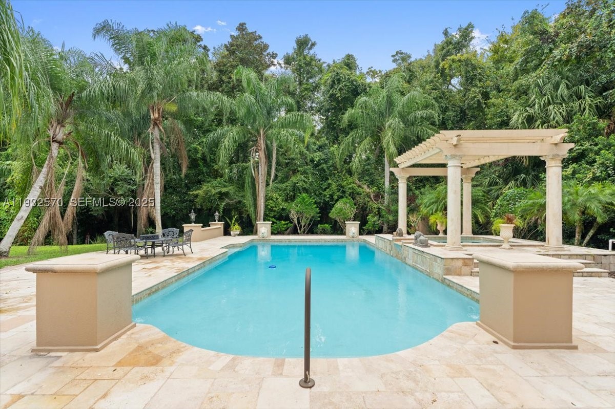 main property photo 14