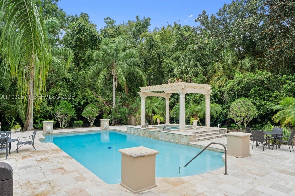 main property photo 16