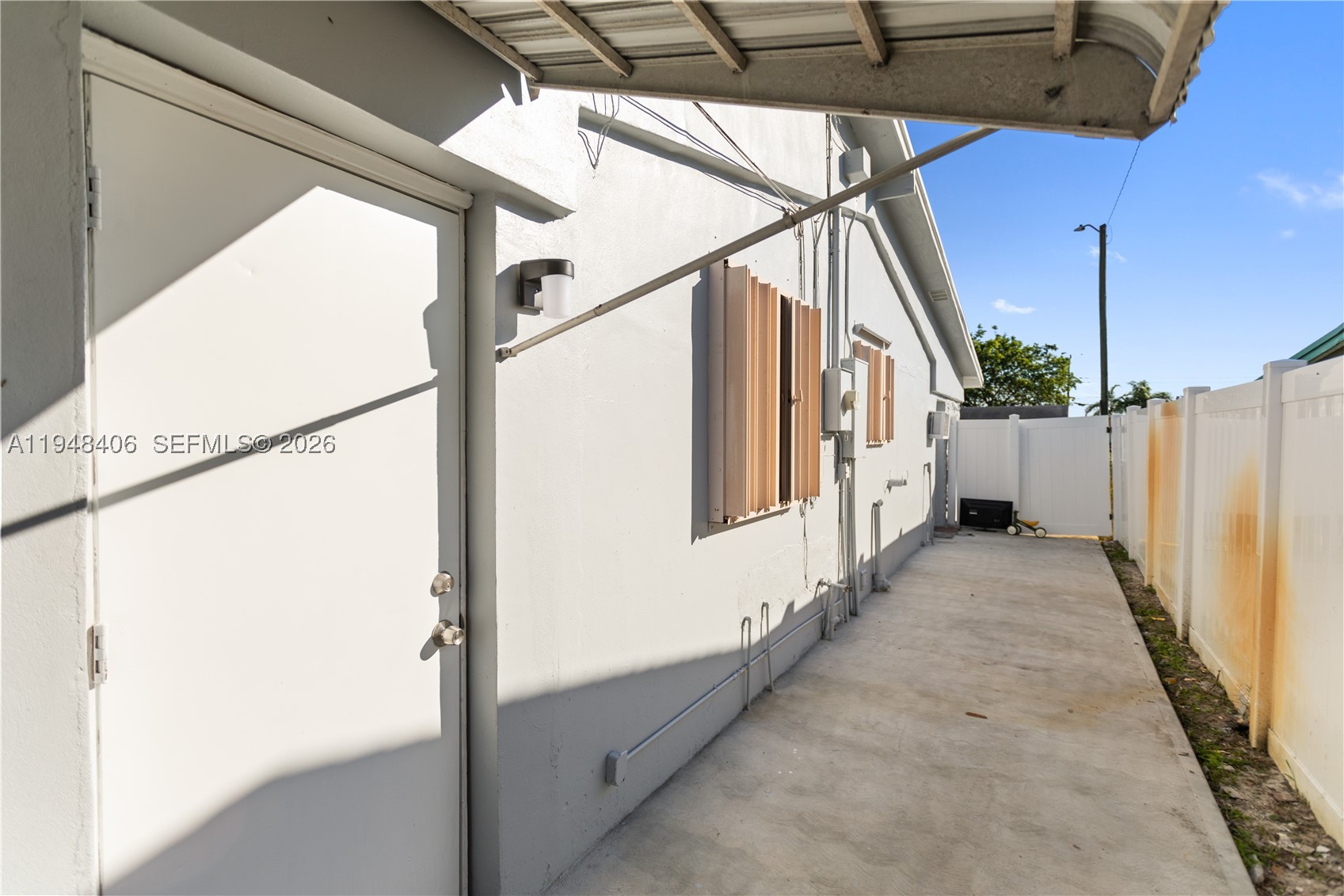 main property photo 24