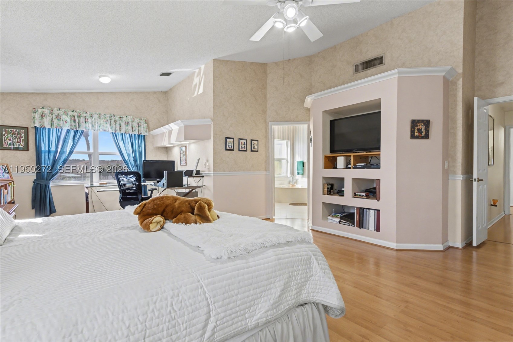 main property photo 34
