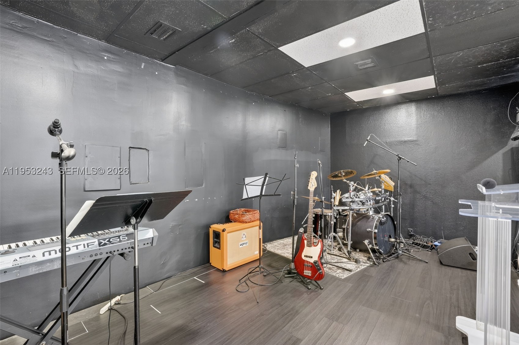 main property photo 14