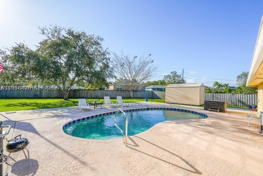 main property photo 11