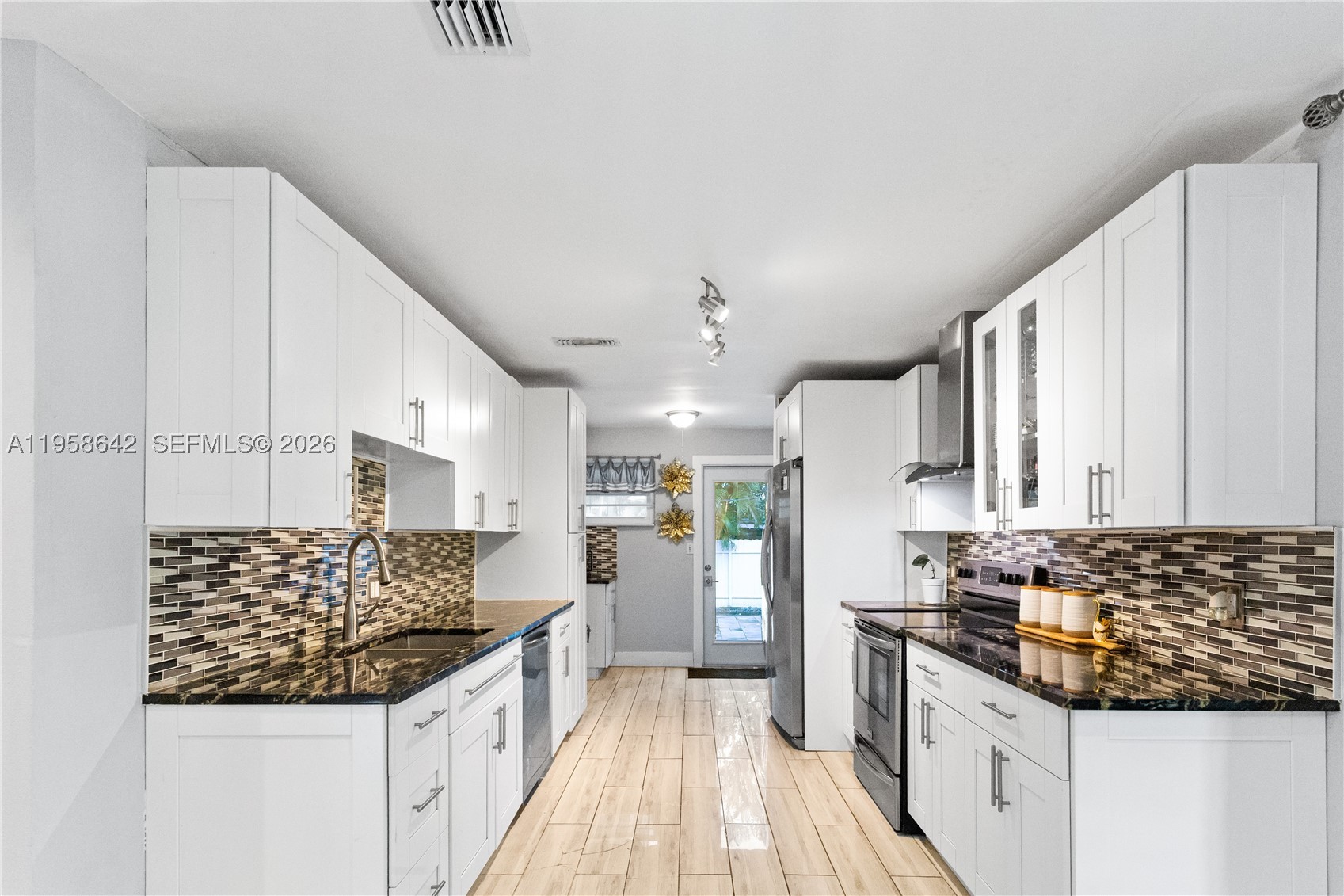 property viewer photo 1