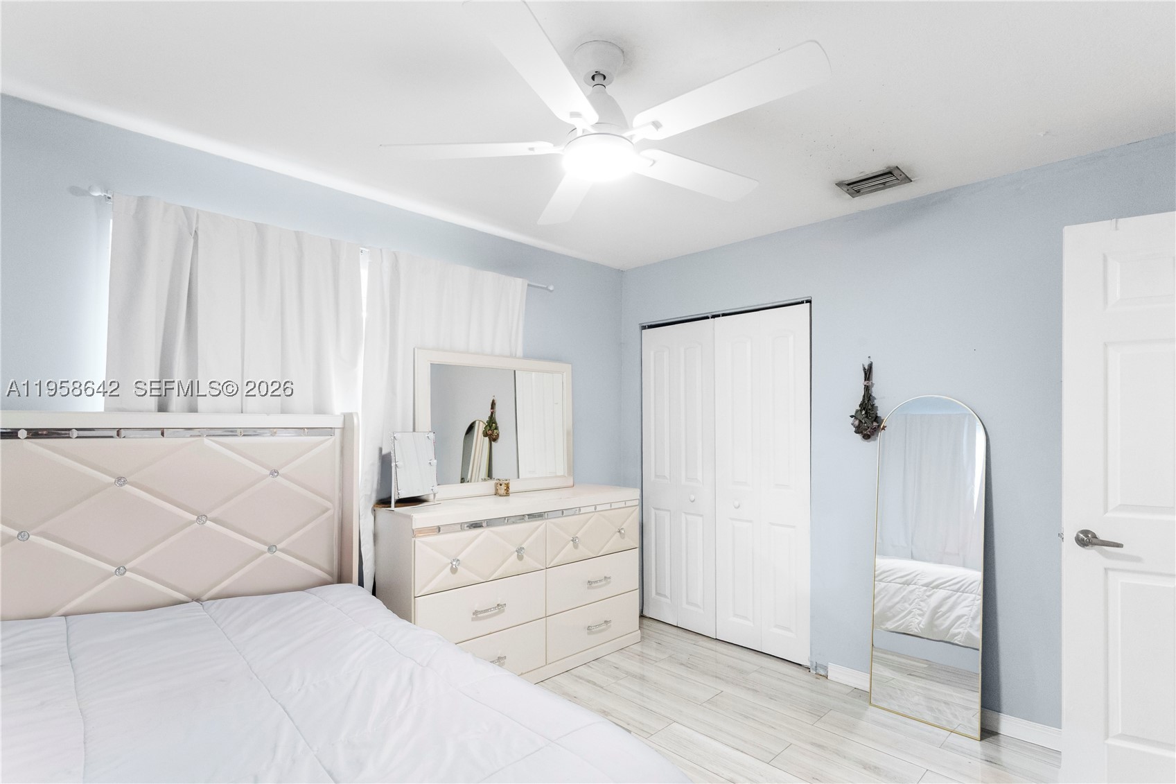 property viewer photo 20