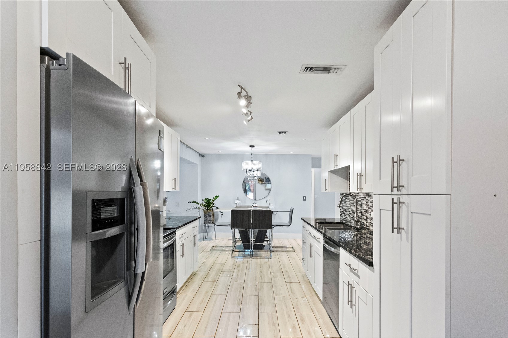 property viewer photo 3