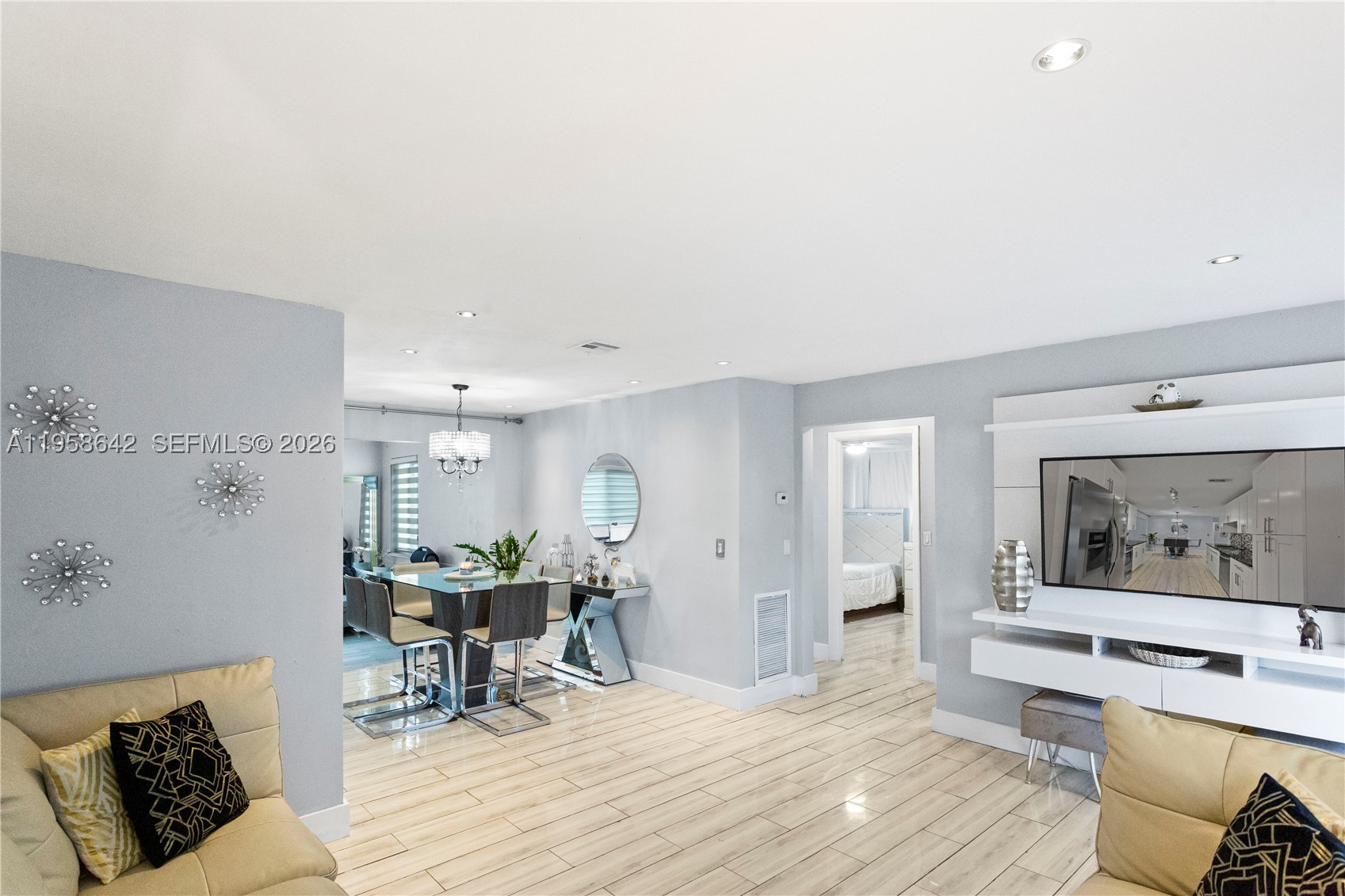 property viewer photo 6