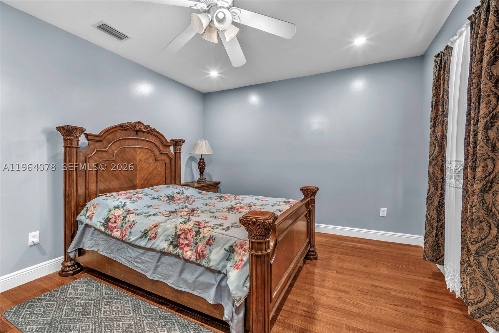 main property photo 13