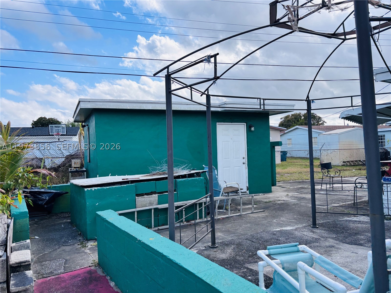 main property photo 15