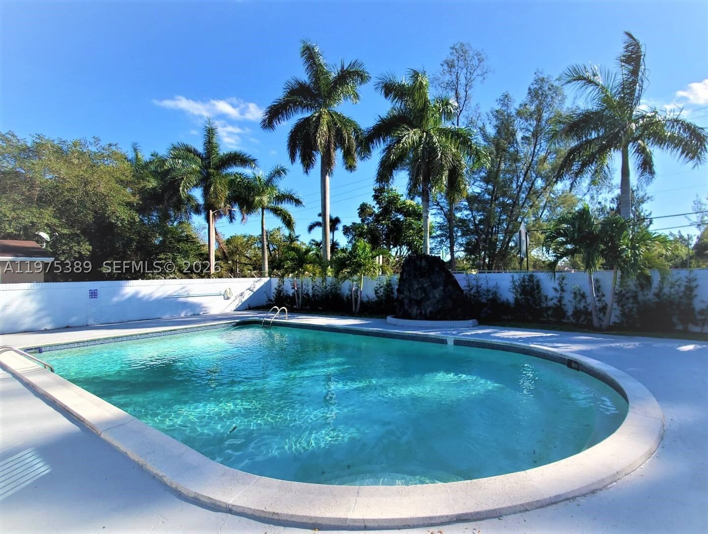 property viewer photo 10