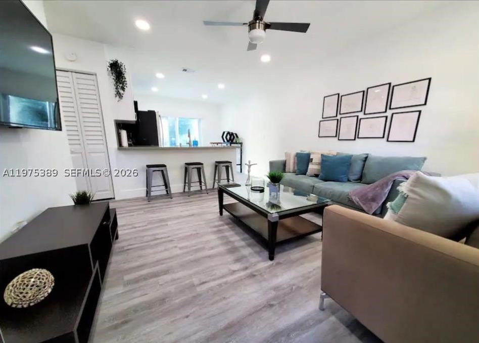 property viewer photo 2