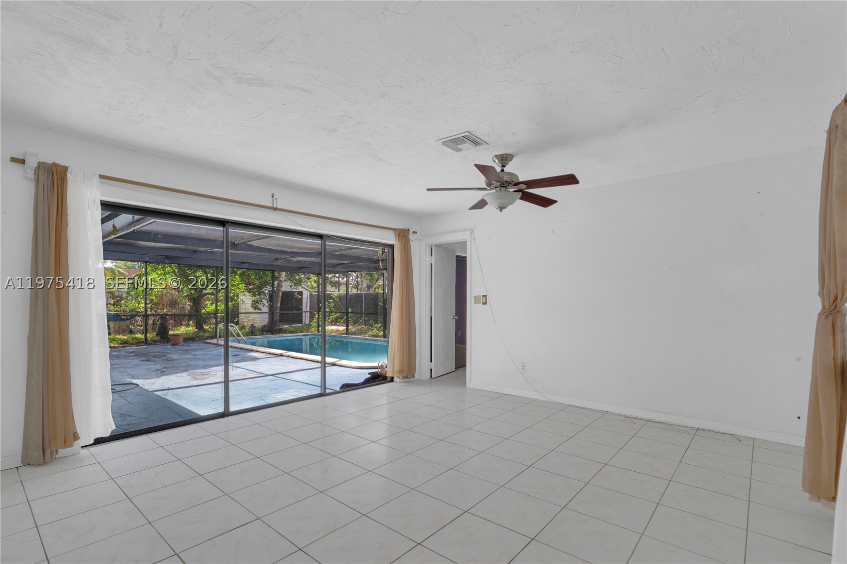 property viewer photo 19