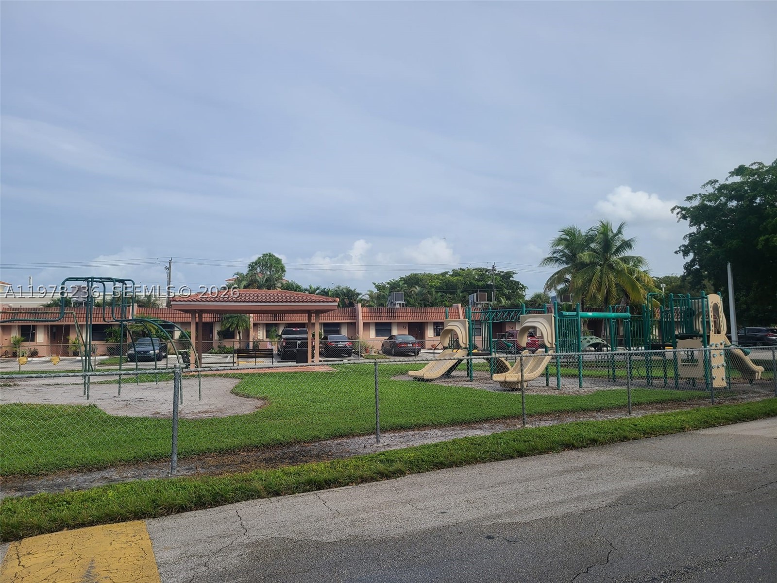 main property photo 16