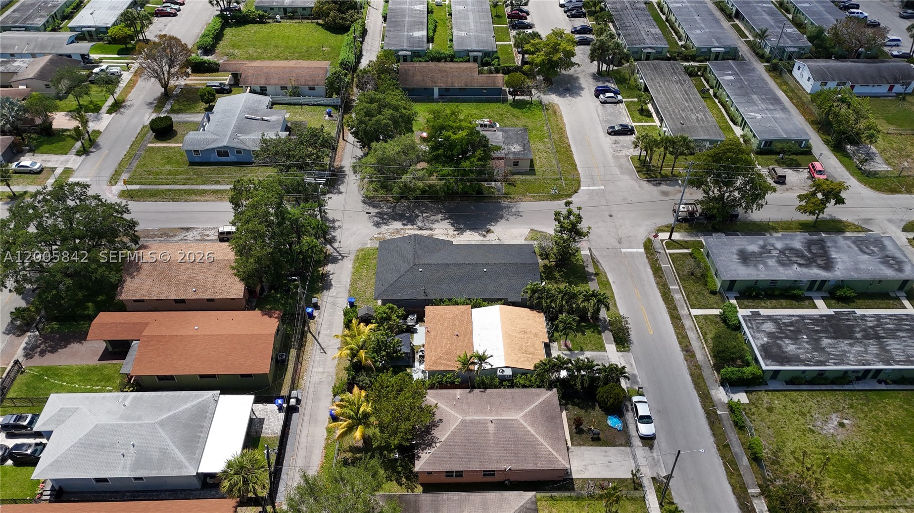 main property photo 28