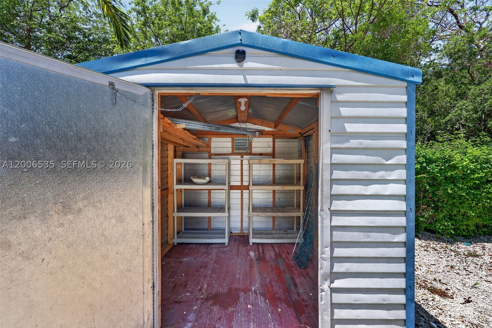 main property photo 40