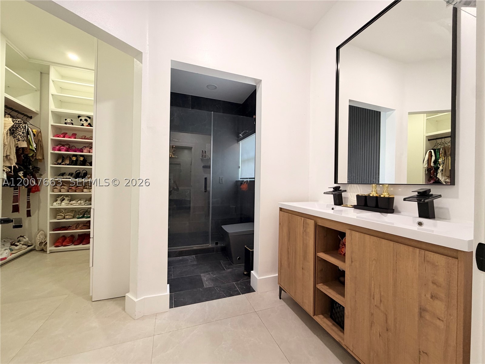 property viewer photo 12