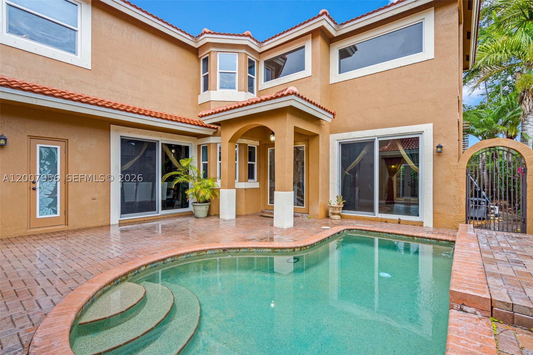 main property photo 8