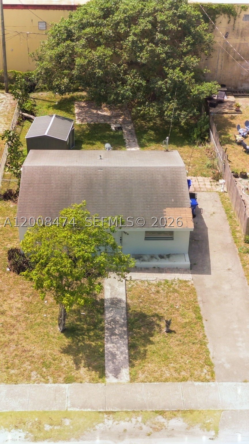 main property photo 23
