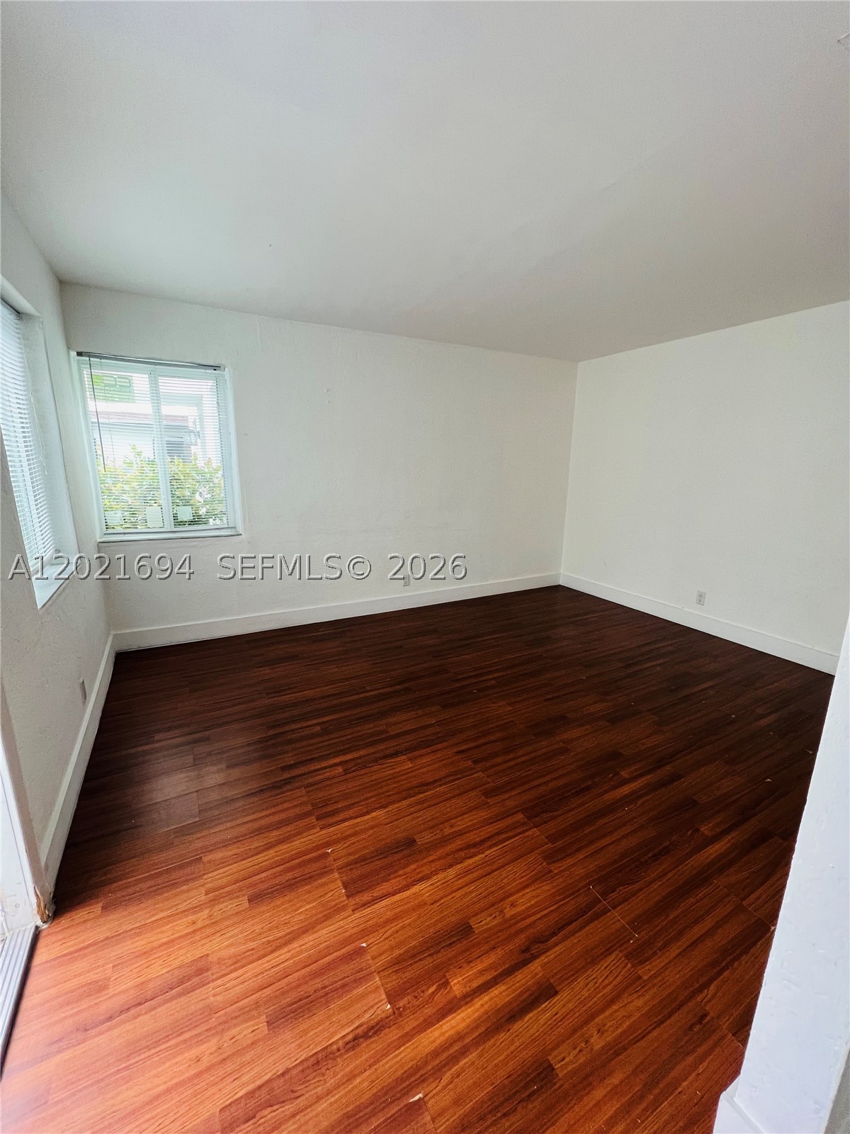 property viewer photo 3