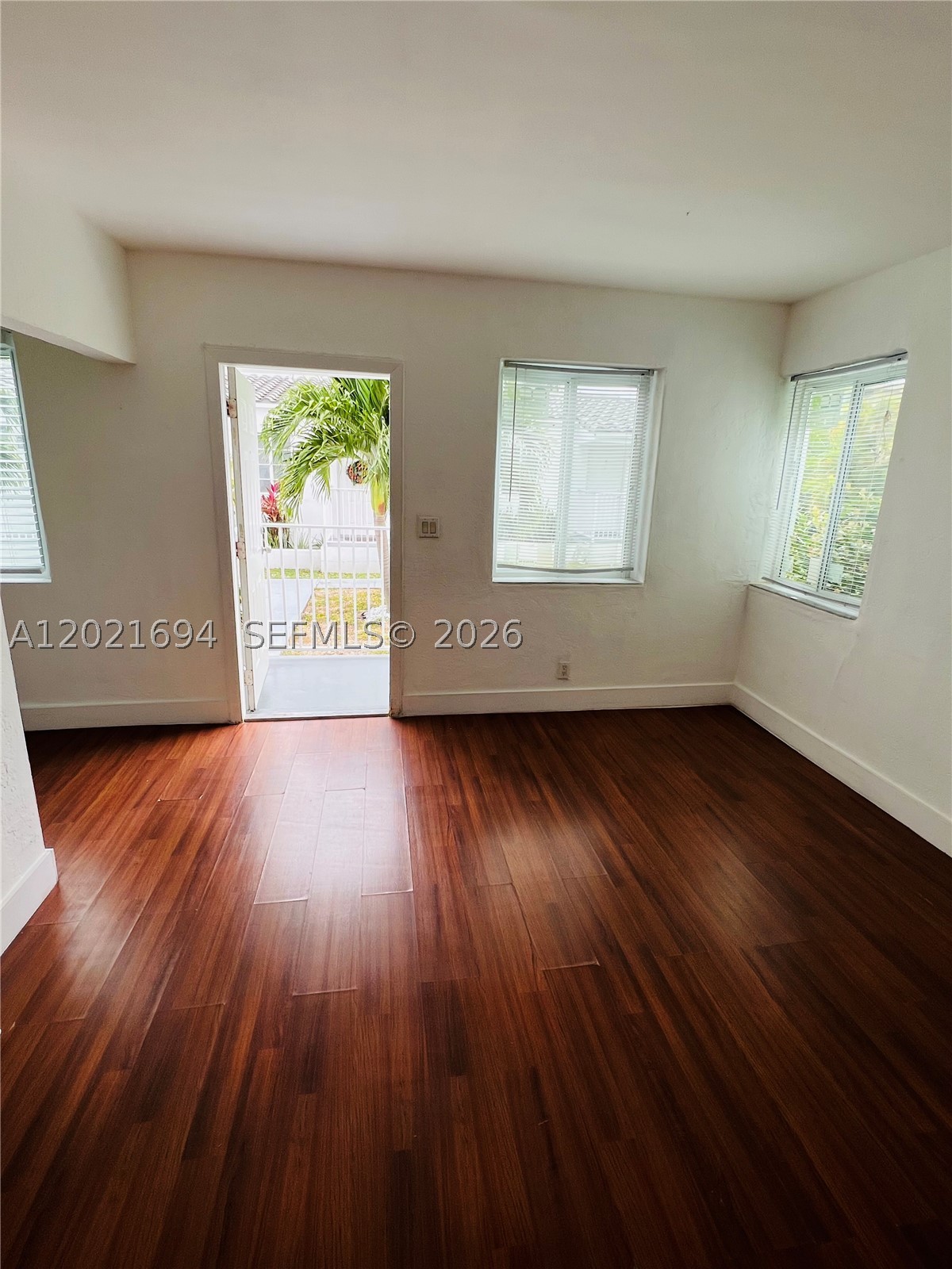 property viewer photo 4