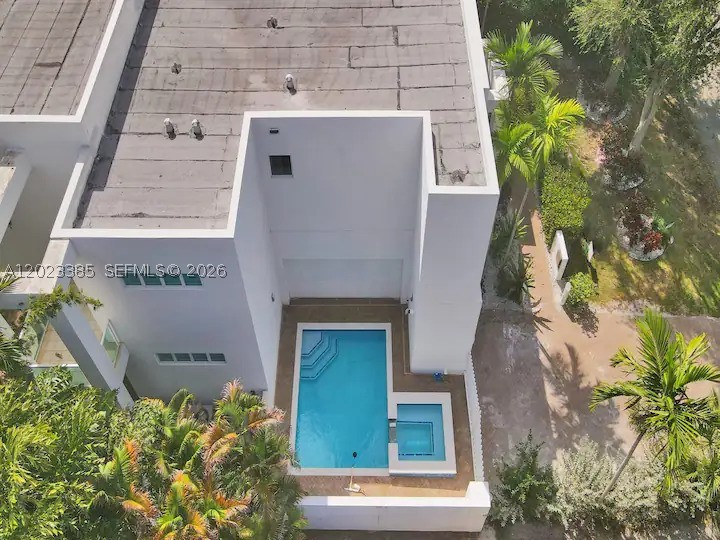 main property photo 40