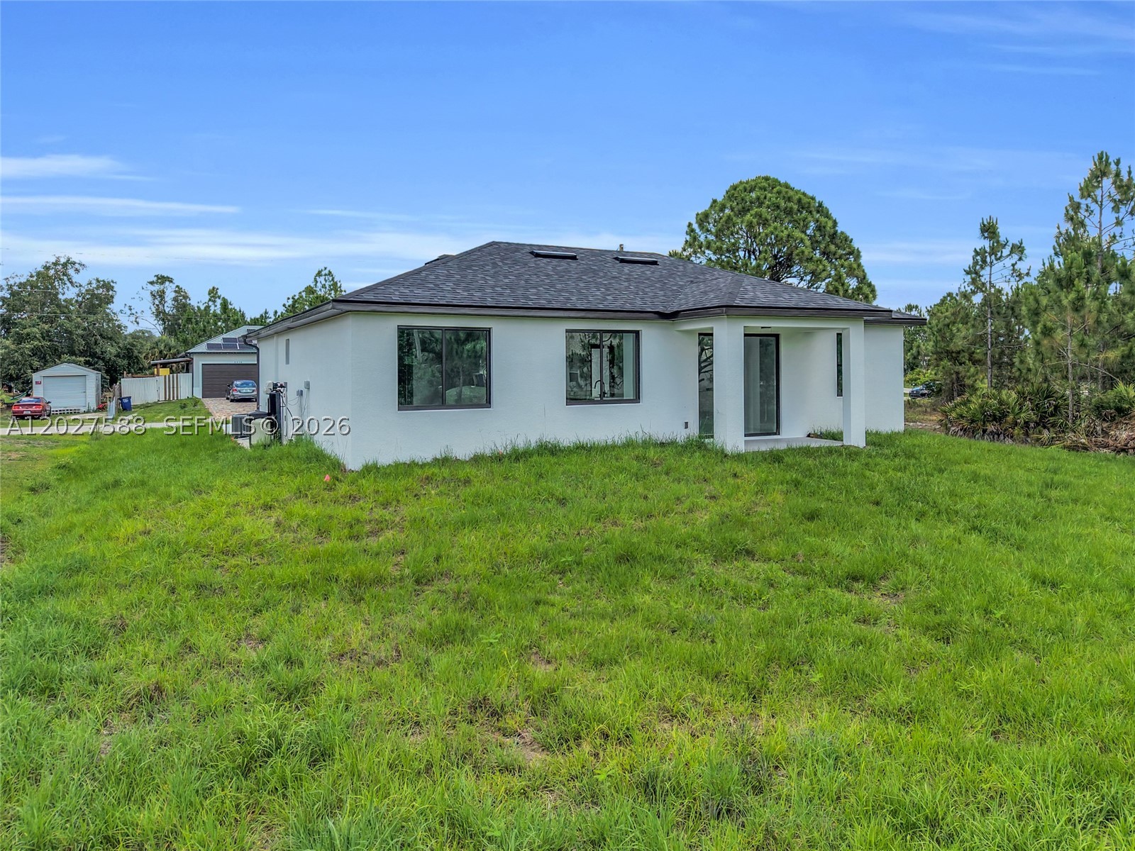 main property photo 5