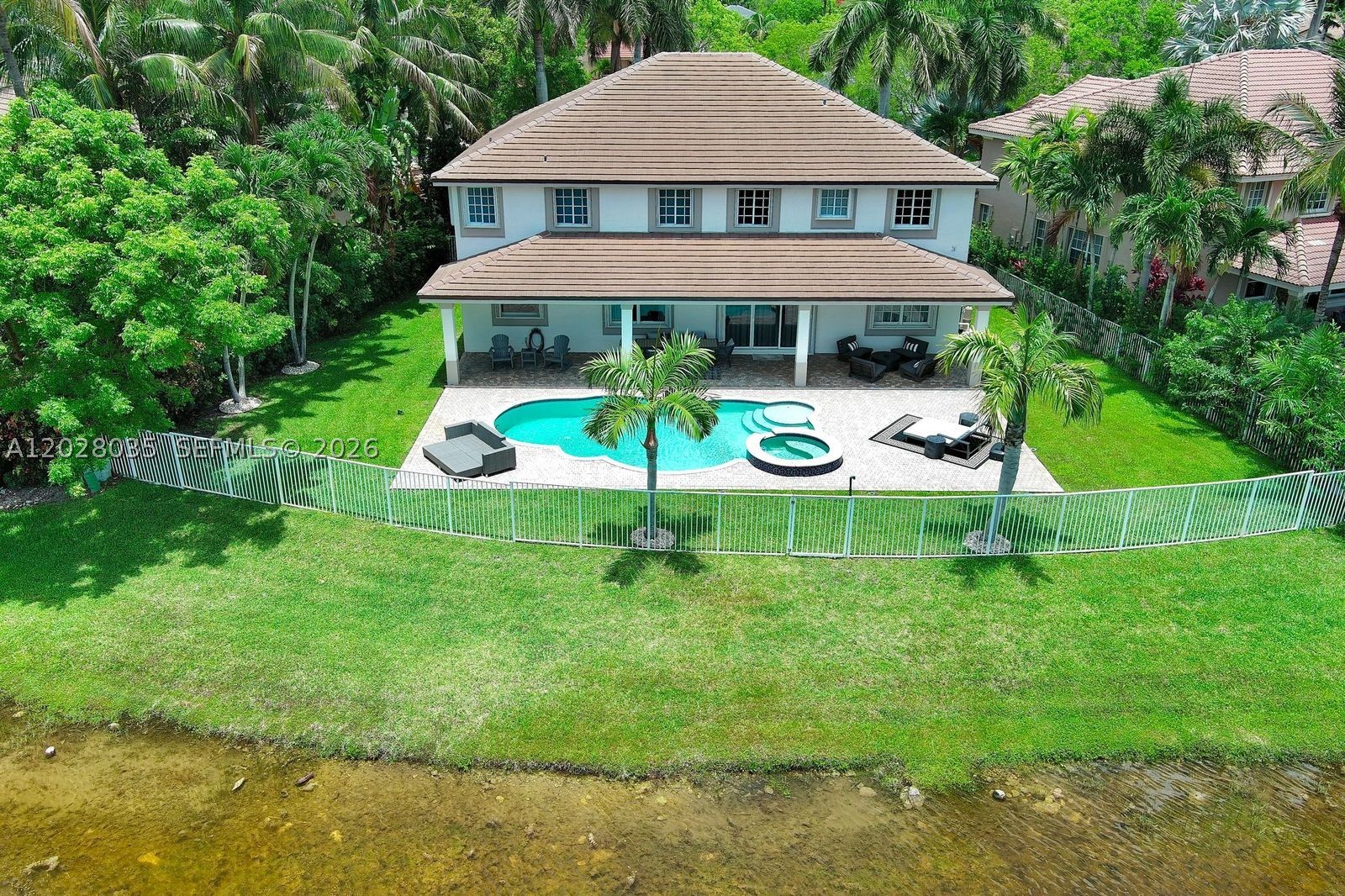 main property photo 32