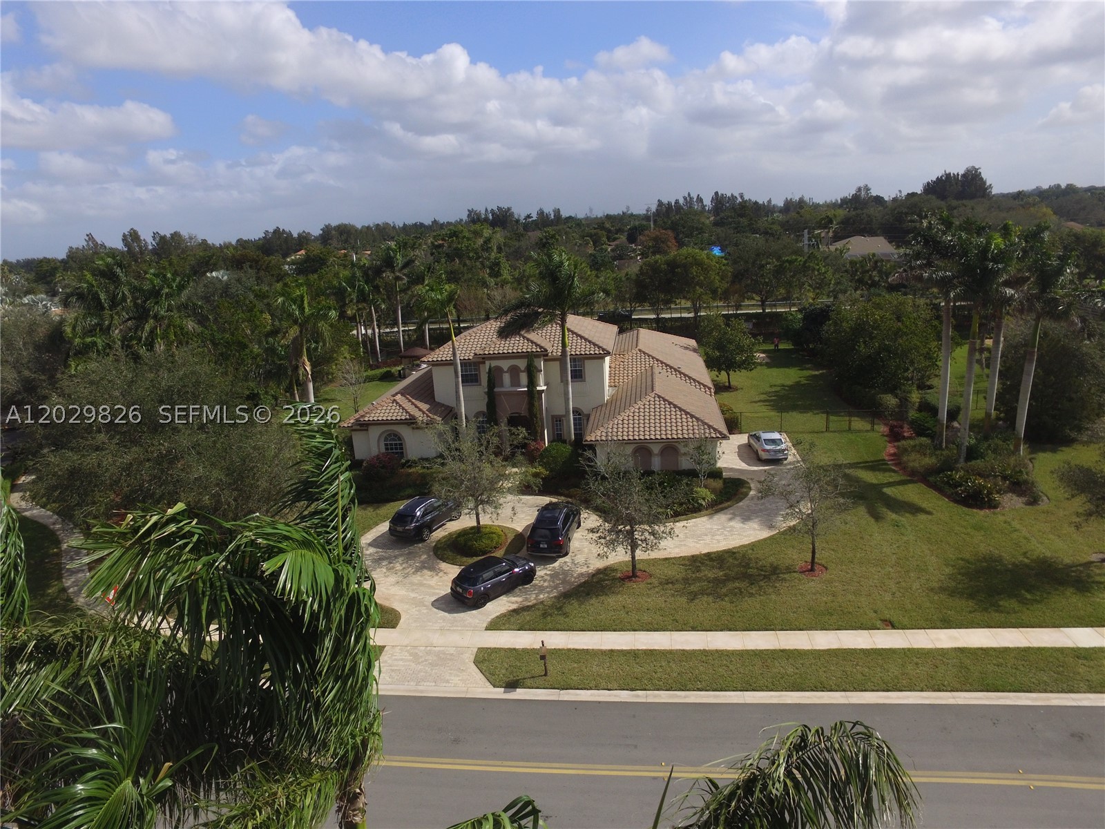 main property photo 3
