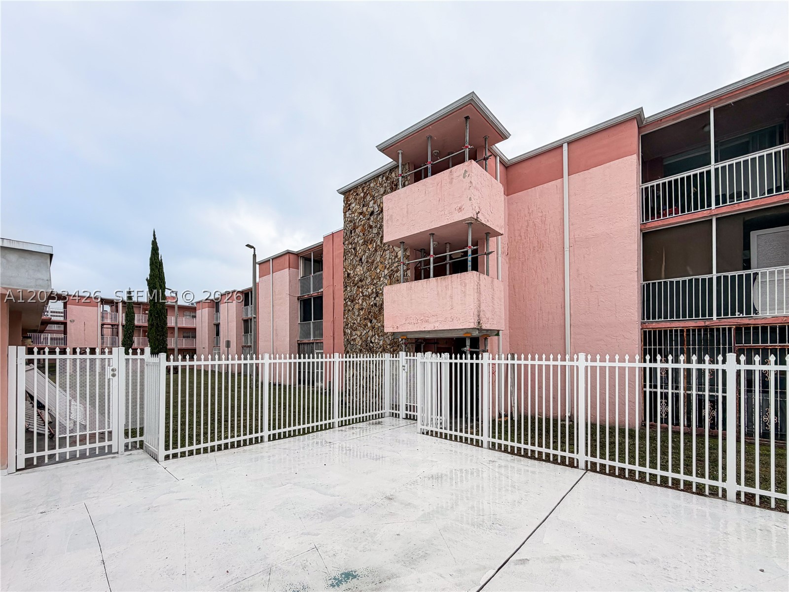 main property photo 50