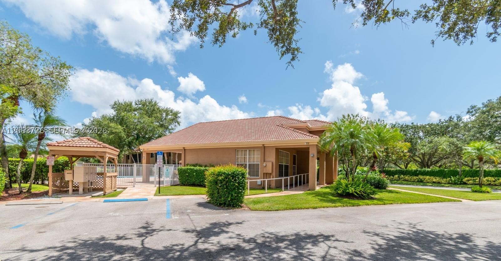 main property photo 23