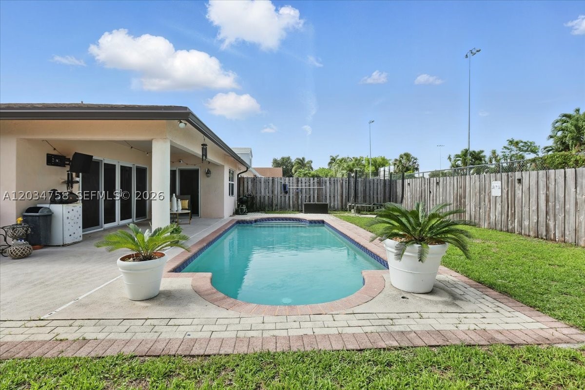 main property photo 12