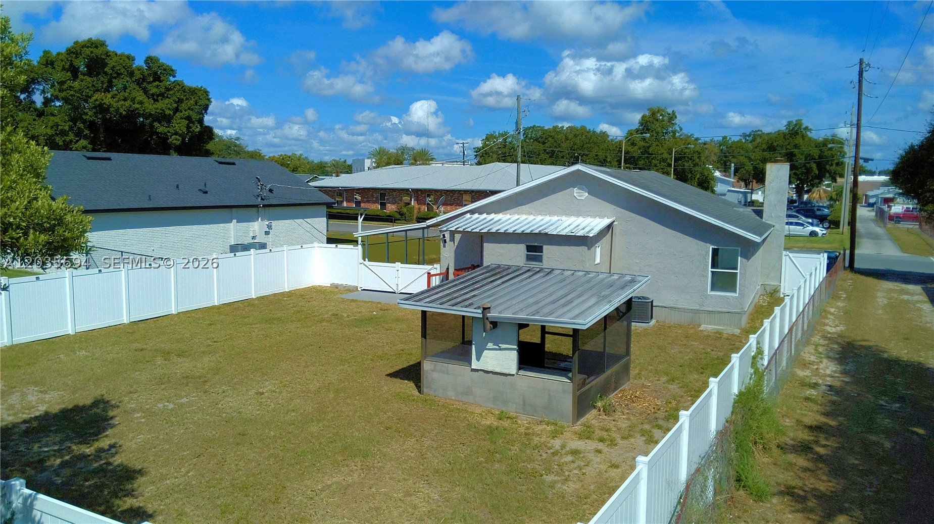 main property photo 11