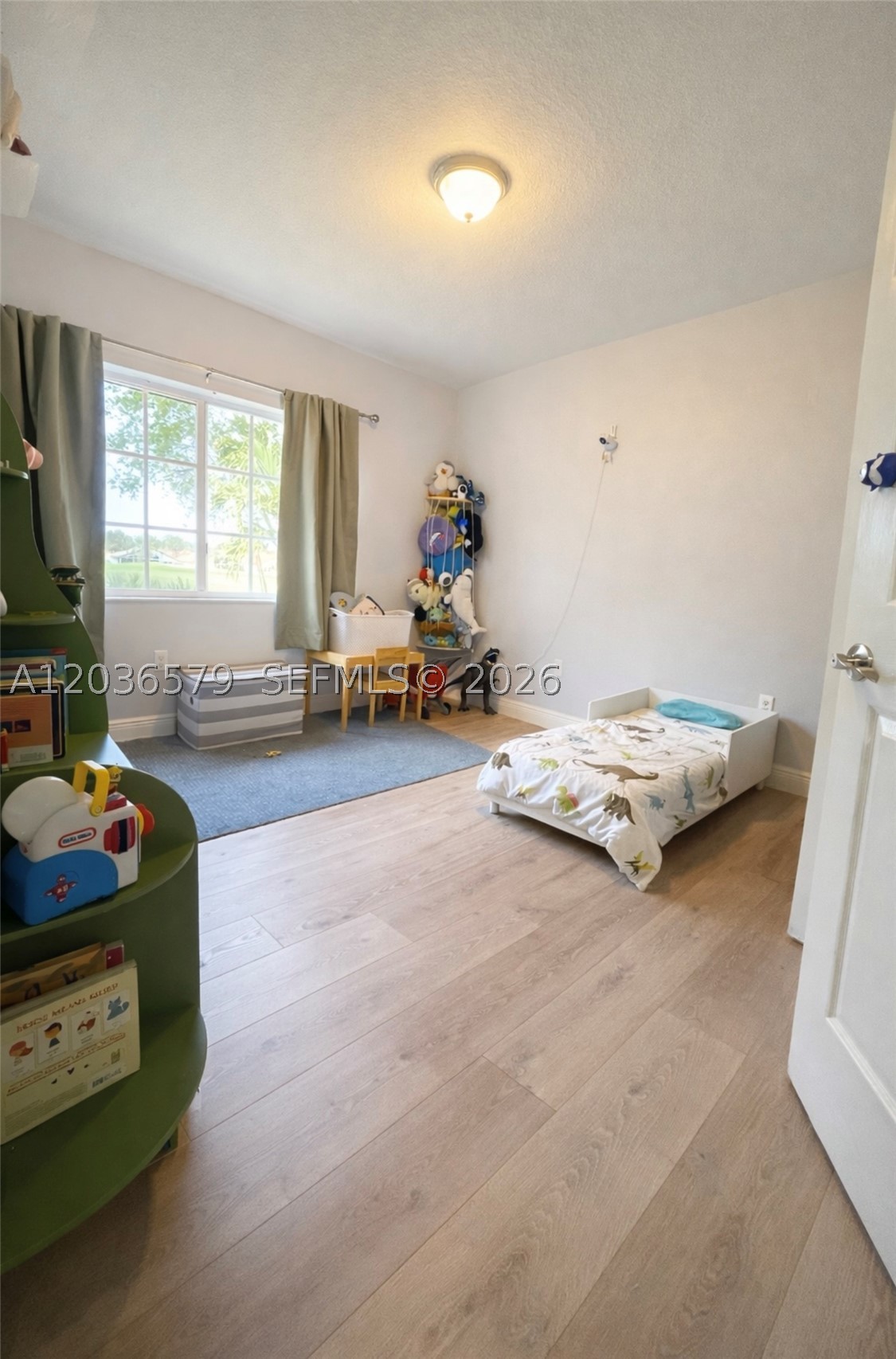 main property photo 8