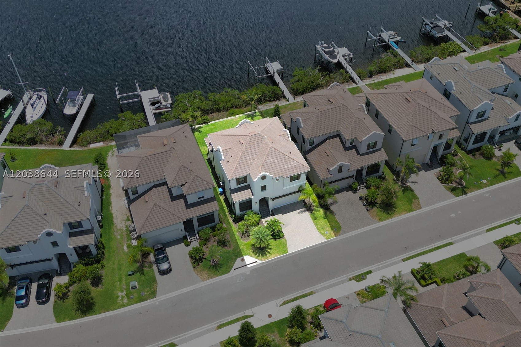 main property photo 7