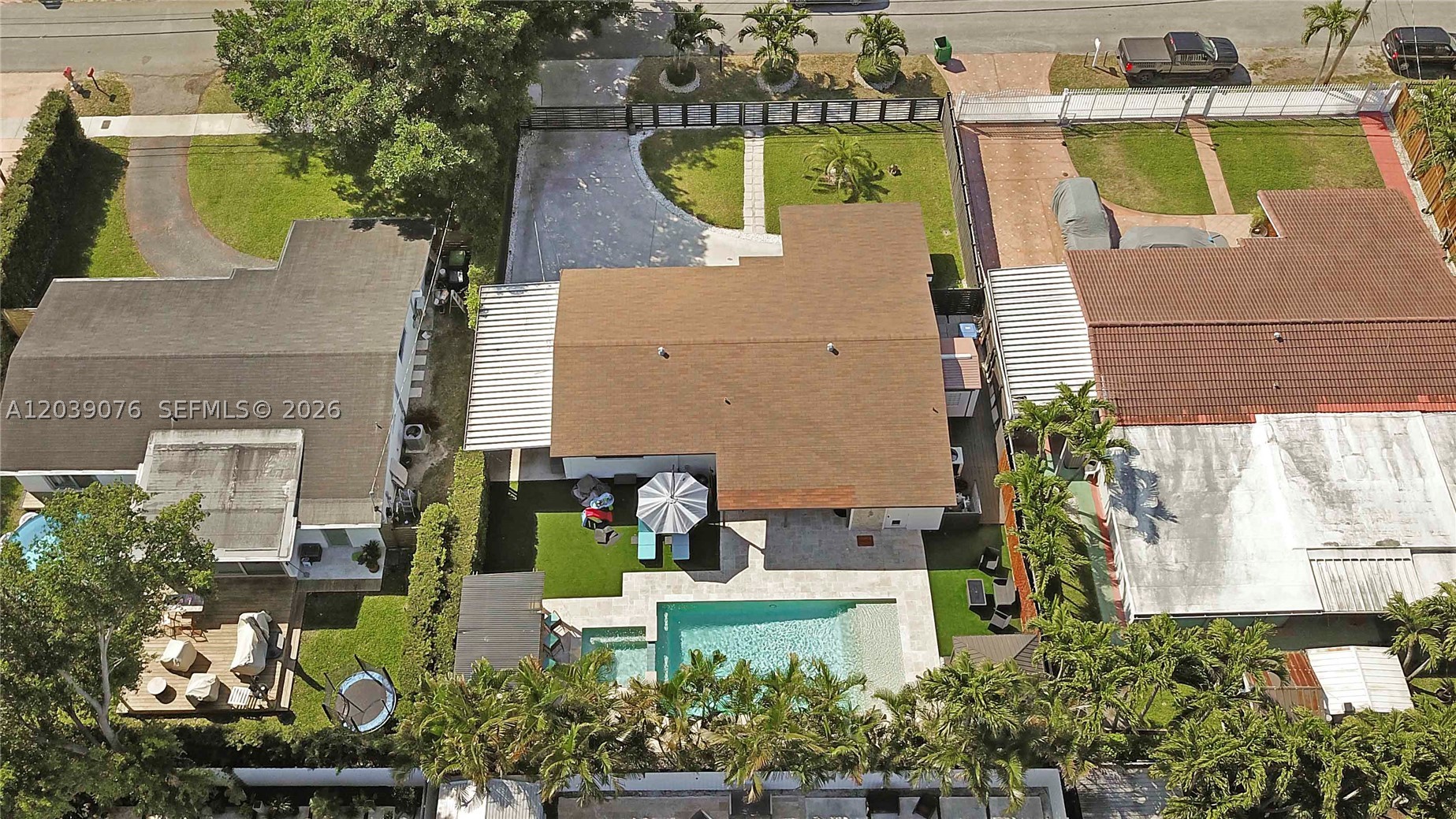 main property photo 40