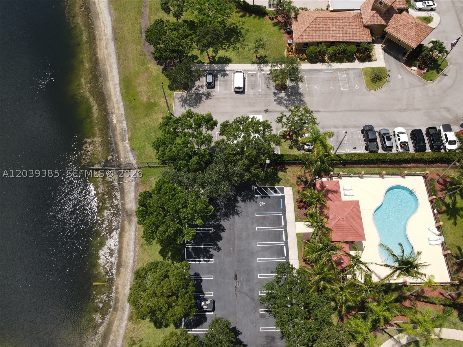 main property photo 28