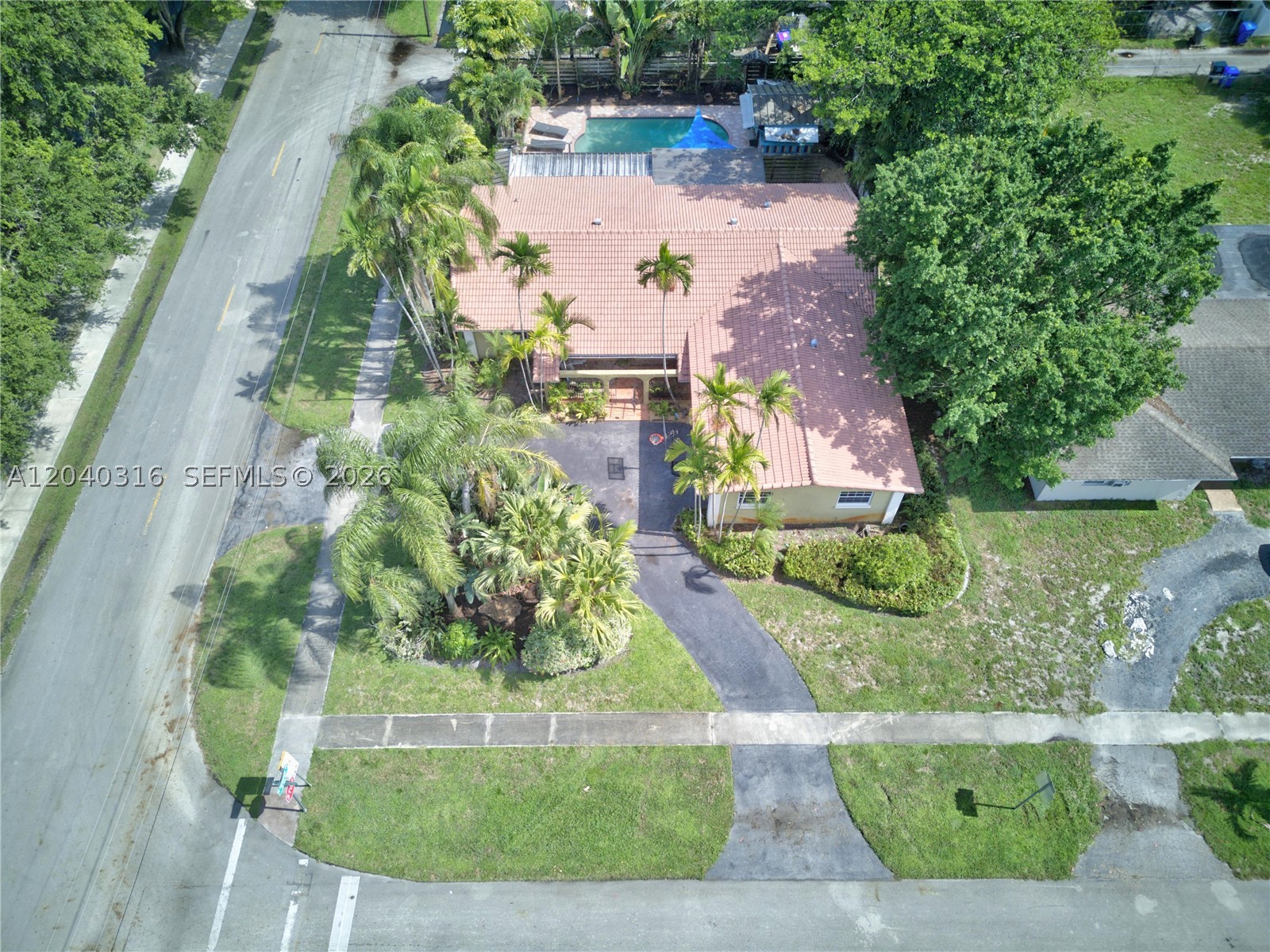 main property photo 41