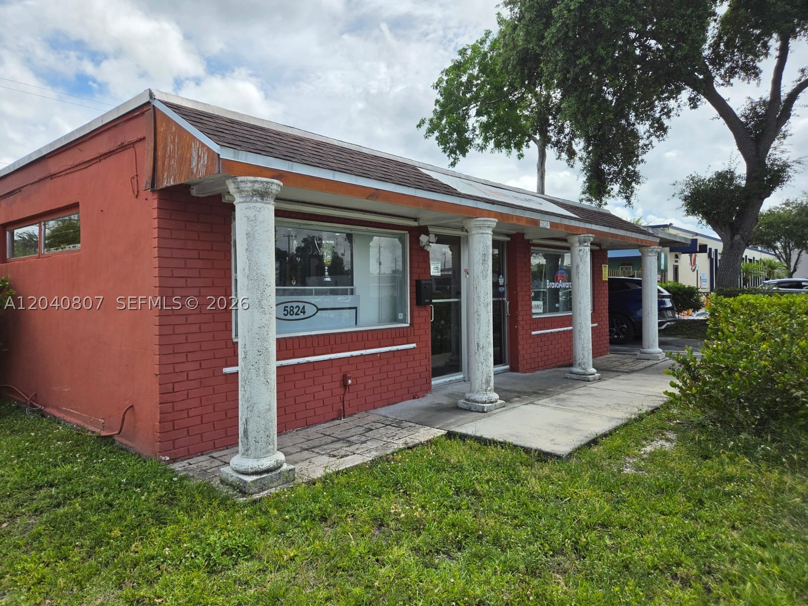 main property photo 12